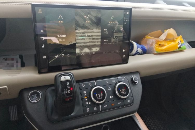 Used Land Rover Defender 2022 110 P400 Dark Edition Audio And AC Panel