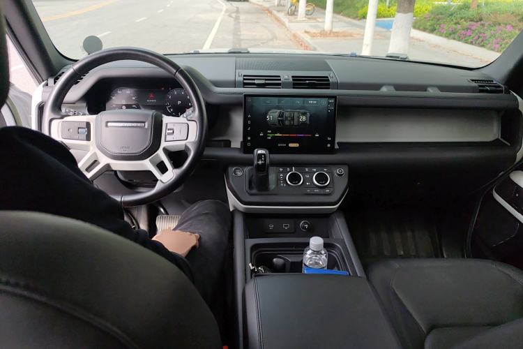 Used Land Rover Defender  Center Console