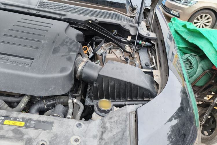 Used Land Rover Defender 2022 110 P400 X-DYNAMIC HSE Engine Bay Left