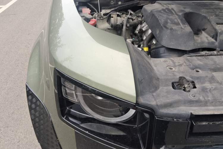 Used Land Rover Defender 2022 110 P400 Dark Edition Engine Bay Right