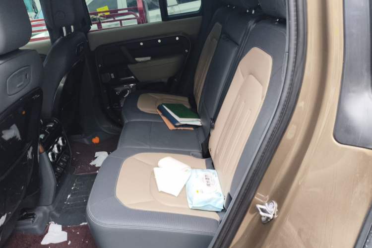 Used Land Rover Defender 2022 110 P400 X-DYNAMIC HSE Left Rear Seat