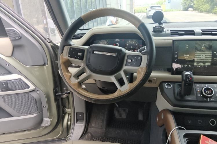 Used Land Rover Defender 2022 110 P400 Dark Edition Steering Wheel