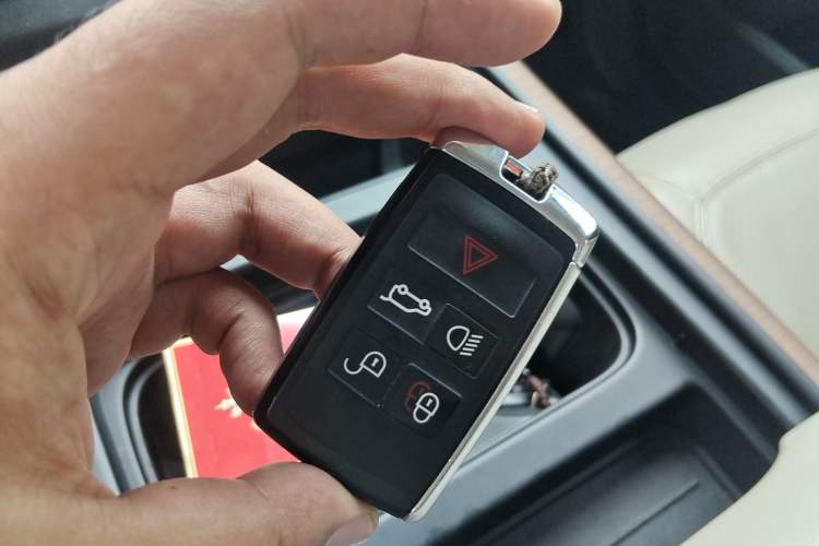 Used Land Rover Defender 2022 110 P400 Dark Edition Vehicle Key