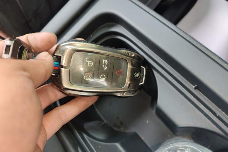 Used Land Rover Defender  Vehicle Key