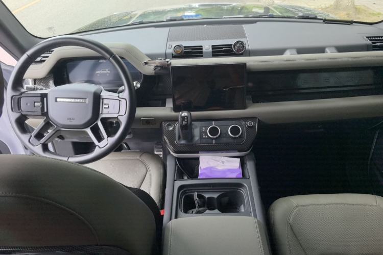 Used Land Rover Defender 2022 90 3.0T P400 XS Center Console