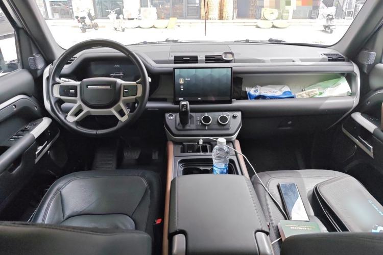 Used Land Rover Defender 2022 110 P400 X-DYNAMIC HSE Center Console