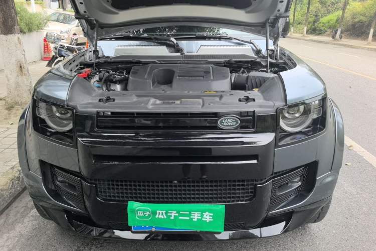 Used Land Rover Defender 2022 90 3.0T P400 XS Engine Bay