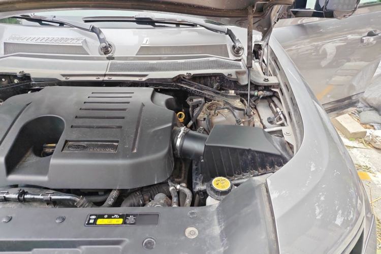 Used Land Rover Defender 2022 110 P400 X-DYNAMIC HSE Engine Bay Left