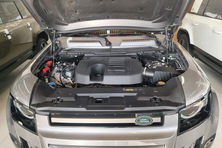 Used Land Rover Defender 2022 110 P400 X-DYNAMIC HSE Engine Bay
