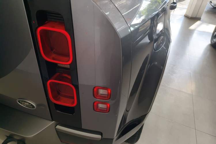 Used Land Rover Defender 2022 110 P400 X-DYNAMIC HSE Exterior 6