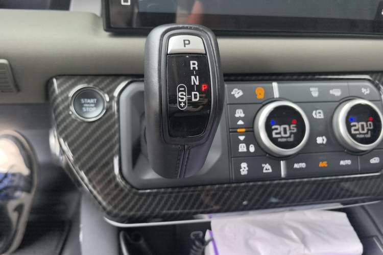 Used Land Rover Defender 2022 90 3.0T P400 XS Gear Lever