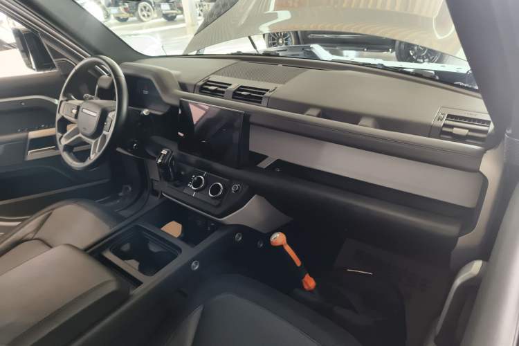 Used Land Rover Defender 2022 110 P400 X-DYNAMIC HSE Interior 2