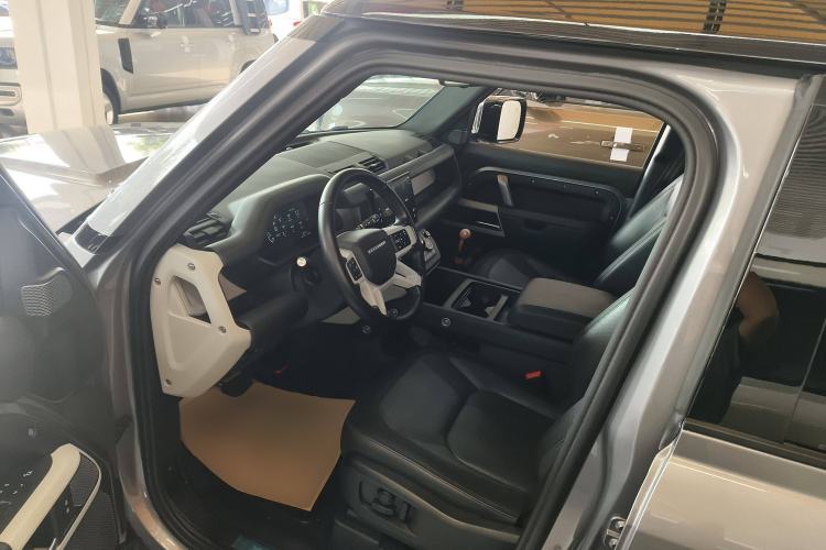 Used Land Rover Defender 2022 110 P400 X-DYNAMIC HSE Interior 3