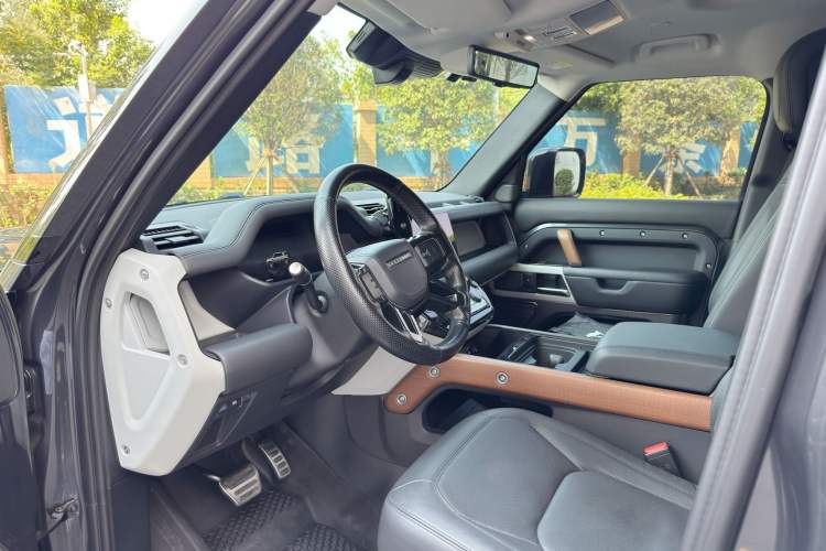 Used Land Rover Defender 2022 110 P400 Dark Edition Interior 4