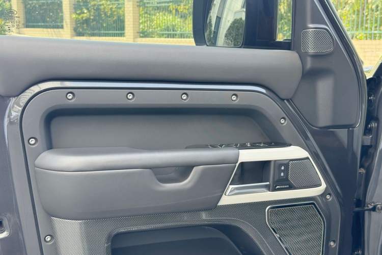 Used Land Rover Defender 2022 110 P400 Dark Edition Interior 6