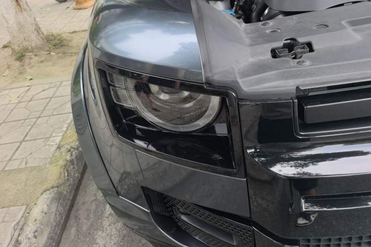 Used Land Rover Defender 2022 90 3.0T P400 XS Right Front Headlight