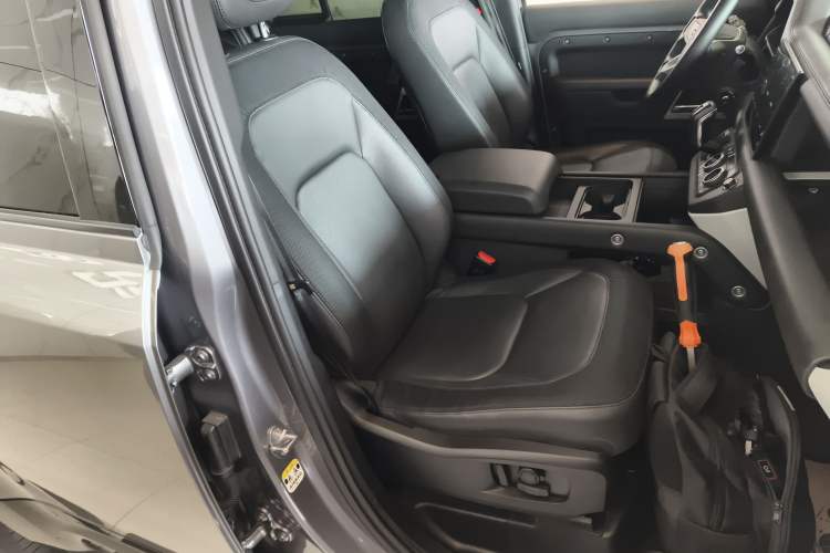 Used Land Rover Defender 2022 110 P400 X-DYNAMIC HSE Right Front Seat