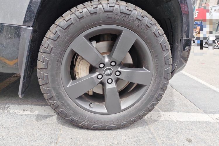 Used Land Rover Defender 2022 110 P400 X-DYNAMIC HSE Right Front Wheel Hub