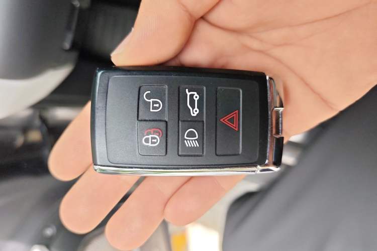 Used Land Rover Defender 2022 110 P400 X-DYNAMIC HSE Vehicle Key
