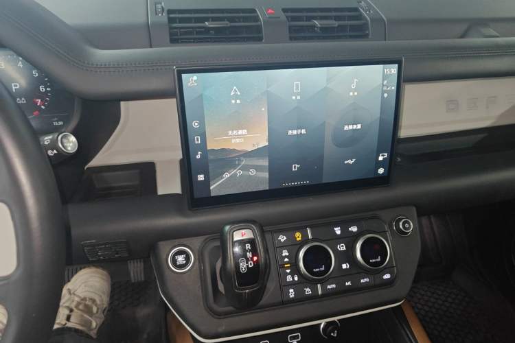 Used Land Rover Defender 2022 90 3.0T P400 Dark Edition Audio And AC Panel