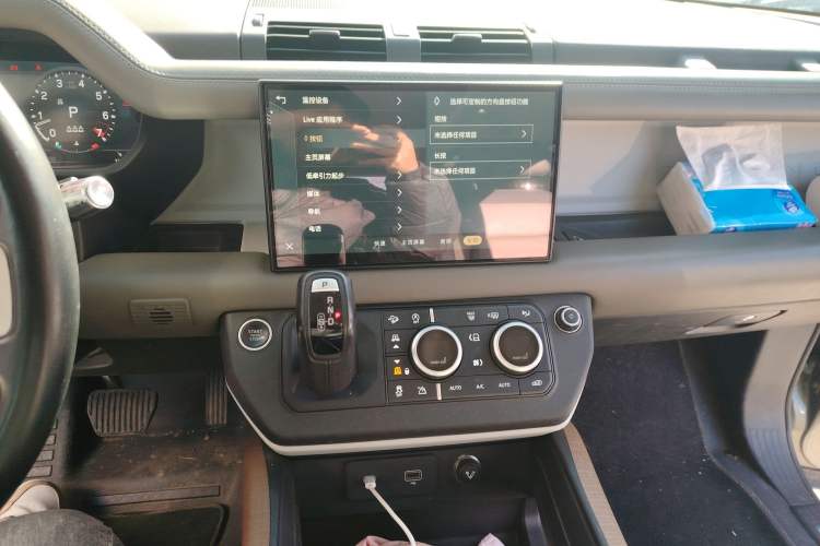 Used Land Rover Defender 2022 110 P400 X-DYNAMIC HSE Audio And AC Panel