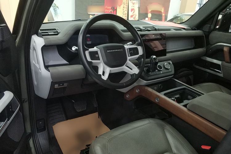 Used Land Rover Defender 2022 90 2.0T P300 SE Center Console
