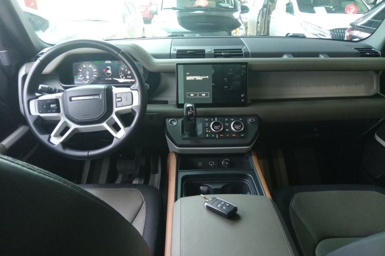 Used Land Rover Defender 2022 110 P400 X-DYNAMIC HSE Center Console