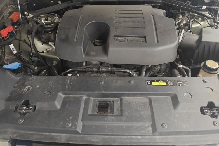 Used Land Rover Defender 2022 90 3.0T P400 Dark Edition Engine Bay