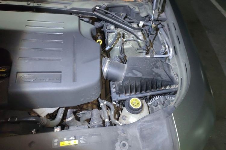 Used Land Rover Defender 2022 110 P400 Dark Edition Engine Bay Left