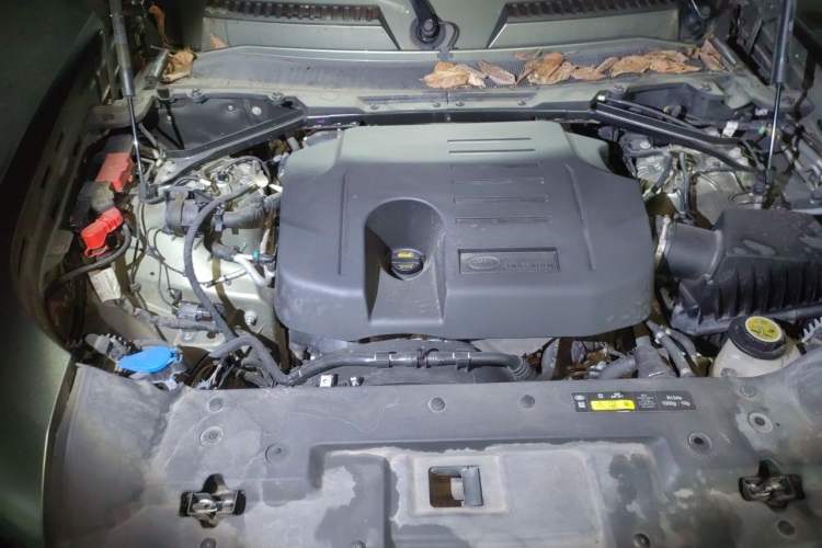 Used Land Rover Defender 2022 110 P400 Dark Edition Engine Bay