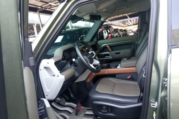 Used Land Rover Defender 2022 110 P400 X-DYNAMIC HSE Left Front Seat