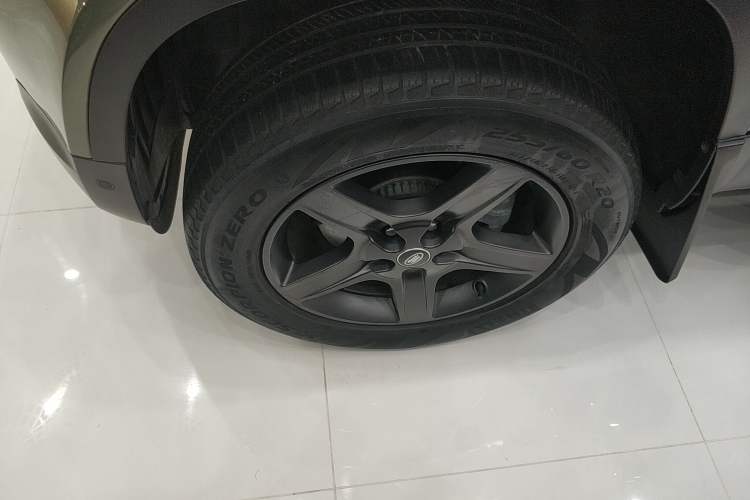 Used Land Rover Defender 2022 90 2.0T P300 SE Left Front Wheel Hub