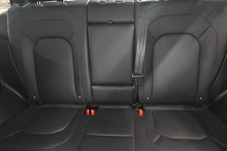 Used Land Rover Defender 2022 90 3.0T P400 Dark Edition Left Rear Seat