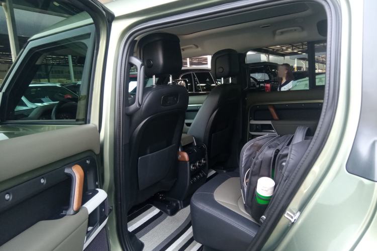 Used Land Rover Defender 2022 110 P400 X-DYNAMIC HSE Left Rear Seat