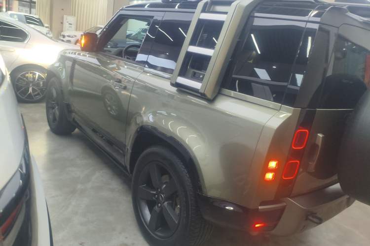 Used Land Rover Defender 2022 90 2.0T P300 X-DYNAMIC HSE Left Side