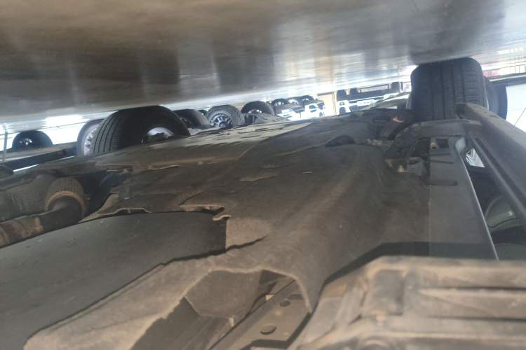 Used Land Rover Defender 2022 90 2.0T P300 X-DYNAMIC HSE Left Side Sill