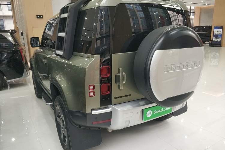 Used Land Rover Defender 2022 90 2.0T P300 SE Rear Left 45 Deg