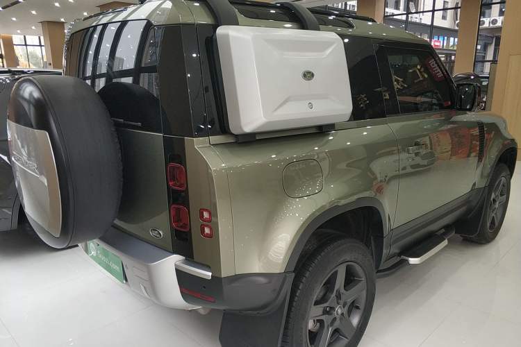 Used Land Rover Defender 2022 90 2.0T P300 SE Rear Right 45 Deg