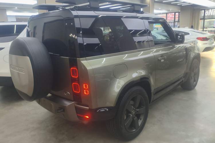 Used Land Rover Defender 2022 90 2.0T P300 X-DYNAMIC HSE Rear Right 45 Deg