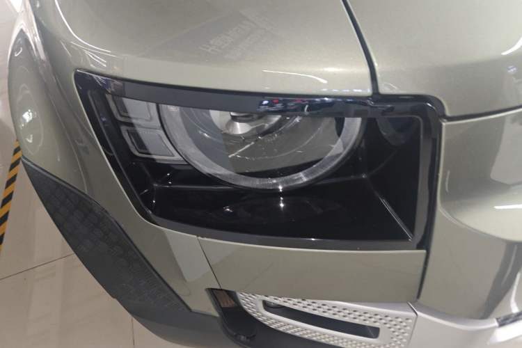 Used Land Rover Defender 2022 90 3.0T P400 Dark Edition Right Front Headlight