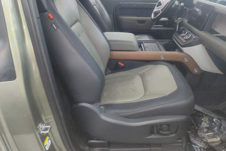 Used Land Rover Defender 2022 90 2.0T P300 X-DYNAMIC HSE Right Front Seat
