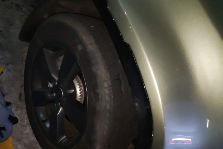 Used Land Rover Defender 2022 110 P400 X-DYNAMIC HSE Right Front Wheel Hub