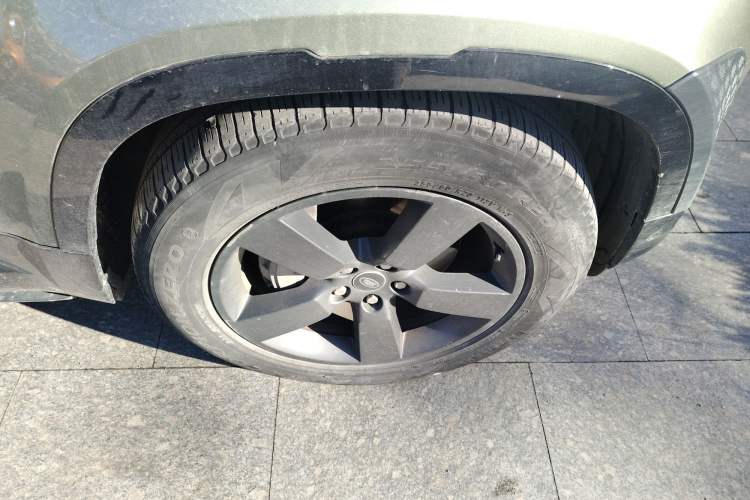 Used Land Rover Defender 2022 110 P400 X-DYNAMIC HSE Right Front Wheel Hub