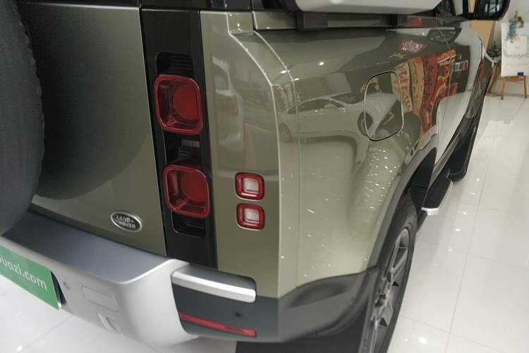 Used Land Rover Defender 2022 90 2.0T P300 SE Right Rear Taillight