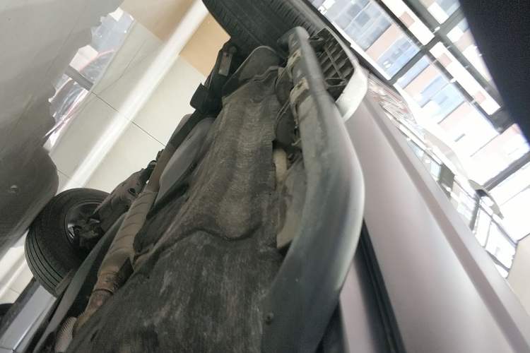 Used Land Rover Defender 2022 90 2.0T P300 SE Right Side Sill