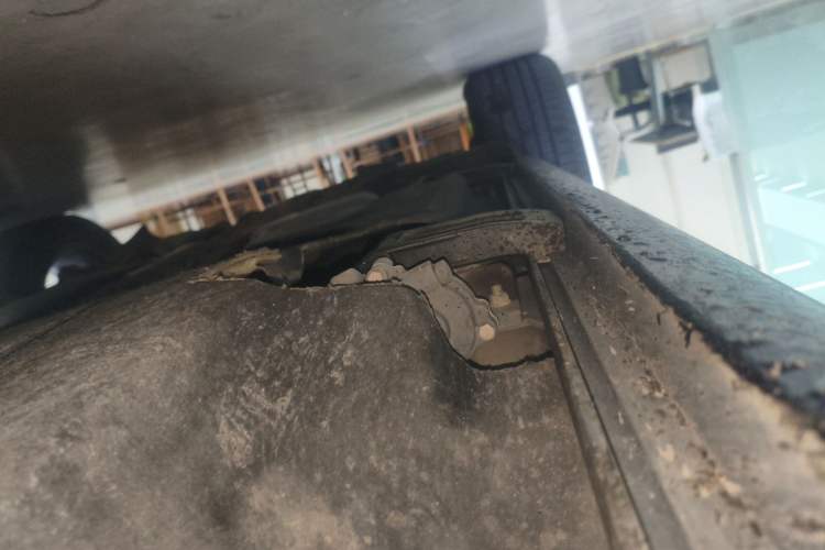 Used Land Rover Defender 2022 90 2.0T P300 X-DYNAMIC HSE Right Side Sill