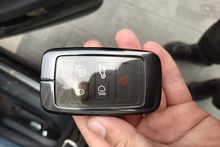 Used Land Rover Defender  Vehicle Key