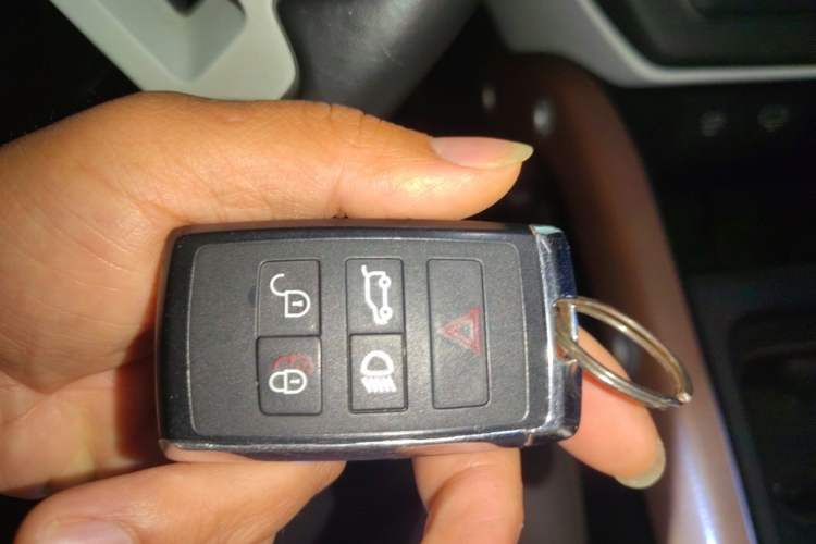 Used Land Rover Defender 2022 110 P400 Dark Edition Vehicle Key