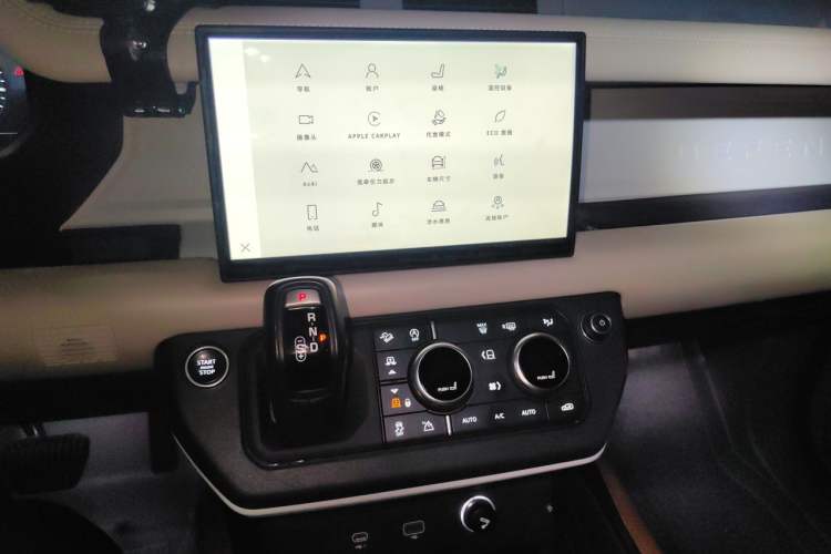 Used Land Rover Defender 2022 110 P400 X-DYNAMIC HSE Audio And AC Panel