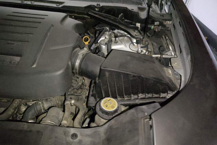 Used Land Rover Defender 2022 90 3.0T P400 XS Engine Bay Left